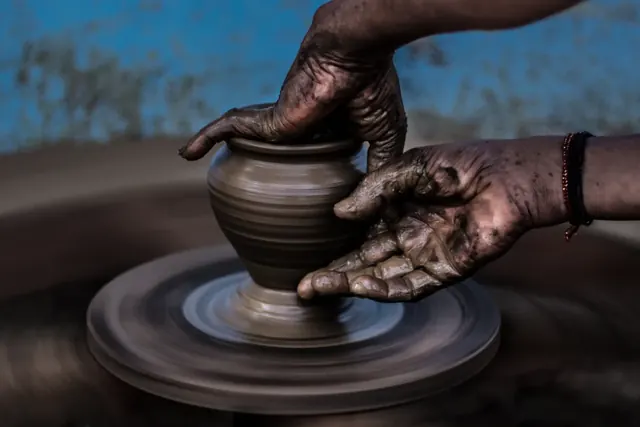 Cerámica artesanal en un taller